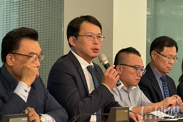柯文哲上午被北檢聲請延押後，民眾黨中央緊急應變小組即刻加開會議，黃國昌怒控賴清德政治追殺。（攝影／張全慶）
