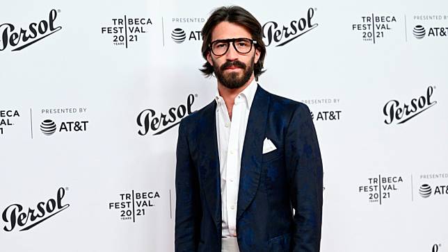 2021年6月17日，義大利墨鏡品牌羅薩奧蒂卡創辦人維奇歐之子李奧納多（Leonardo Maria Del Vecchio）出席音樂節頒獎活動。據《富比世》，現年28歲的他身家約47億美元。美聯社