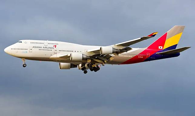 Asiana Airlines - Boeing 747-400