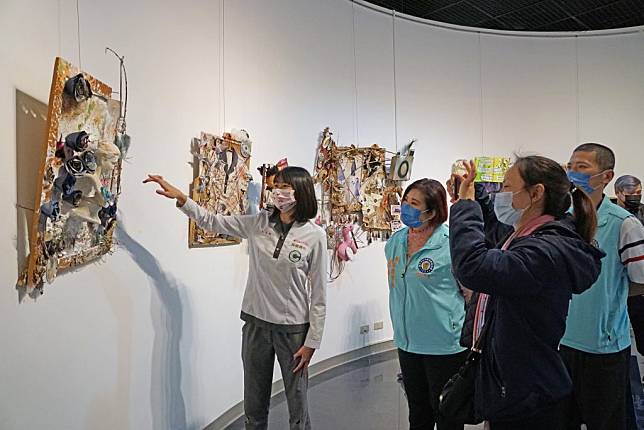 台中市屯區藝文中心舉辦長億高中國中部美術班畢業展。（記者黃俊昇攝）
