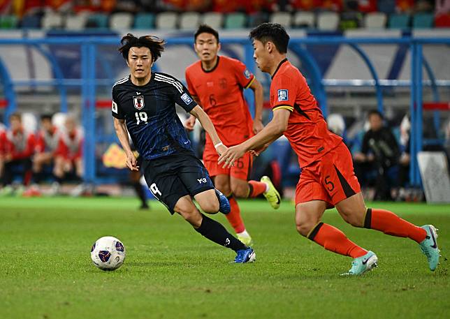 Koki Ogawa (L) of Japan vies for the ball during the 2026 FIFA World Cup Asian Qualifier match between China and Japan in Xiamen, southeast China's Fujian Province, Nov. 19, 2024. (Xinhua/Wei Peiquan)