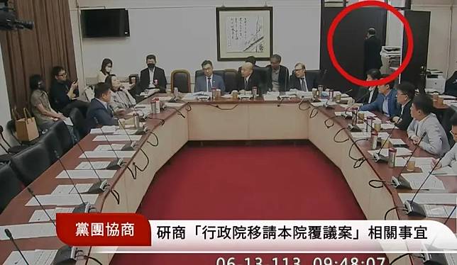 民進黨黨團總召柯建銘卻意外被抓包在立法院內抽菸，遭到台北市議員柳采葳檢舉，柳采葳表示，柯建銘已經是累犯是慣犯。