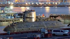 國造潛艦首艘原型艦海鯤號於9月2日晚間在台船乾塢進行潛航測試前的整備測試工作。諸葛風雲提供
