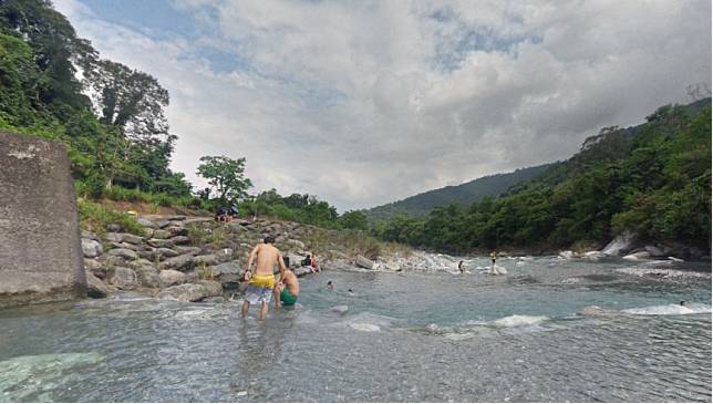 砂婆噹溪畔公園。今天是微解封首日，但是位於花蓮縣翡翠谷、三棧溪等熱門戲水場域維持封閉至26日。   圖：擷取自google ma