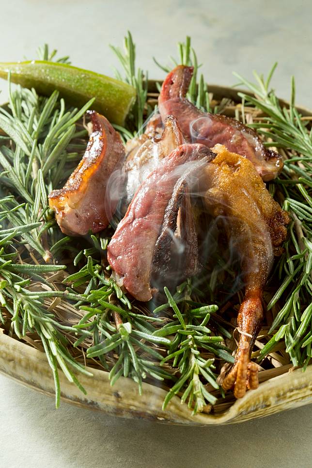 「龍吟雲起」以台灣豐富物產創造獨有特色，致力創造難忘的餐飲體驗。(圖/祥雲龍吟)