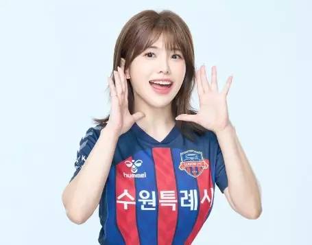 樂天桃猿棒球隊女團長「壯壯」轉戰南韓足球。圖/取自壯壯臉書
