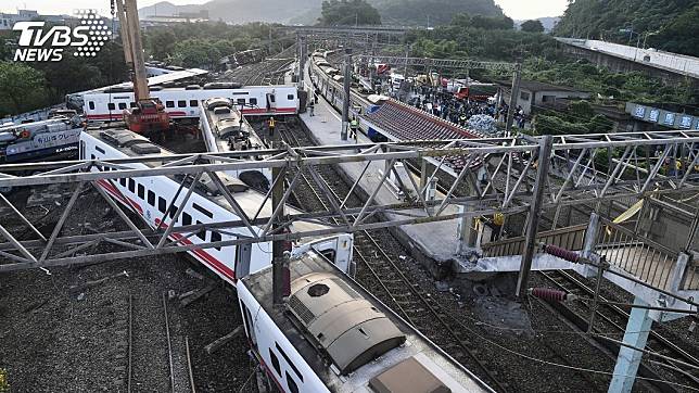 6432次普悠瑪列車21日不幸出軌翻車，死傷慘重。圖／中央社