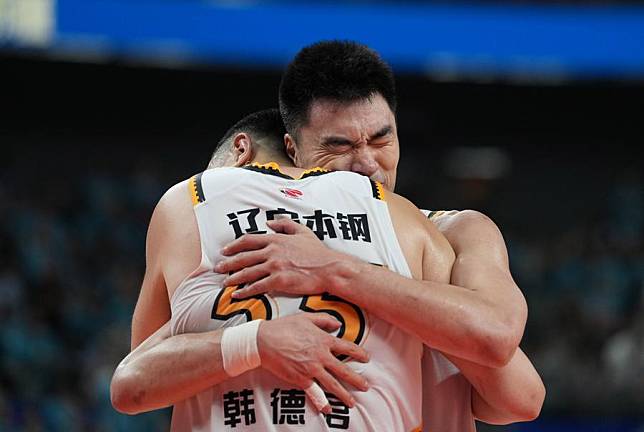 Han Dejun (front) of Liaoning Flying Tigers celebrates with his teammate Li Xiaoxu after the play-off final 4th leg match between Xinjiang Flying Tigers and Liaoning Flying Leopards at the 2023-2024 season of the Chinese Basketball Association (CBA) league in Urumqi, northwest China's Xinjiang Uygur Autonomous Region, May 22, 2024. (Xinhua/Meng Yongmin)