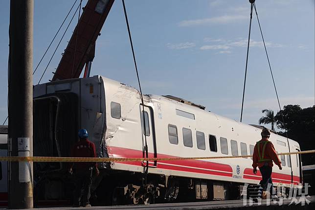 普悠瑪翻車事故至今6年，受害者家屬質疑運安會隱瞞真相，並將責任全推給司機。（圖片來源／信傳媒編輯部）