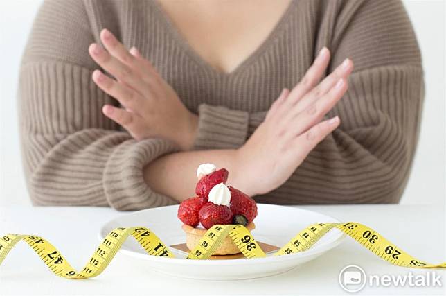 重症醫黃軒表示，減肥無效，很可能只是因為「你每天只吃一點小零食」！ 圖：新頭殻資料照