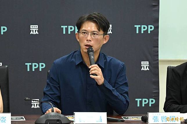 民眾黨立院黨團「啟動憲改 廢除監院 拒絕酬庸 不要再拖！」記者會，圖為民眾黨團總召黃國昌。(記者陳逸寬攝)