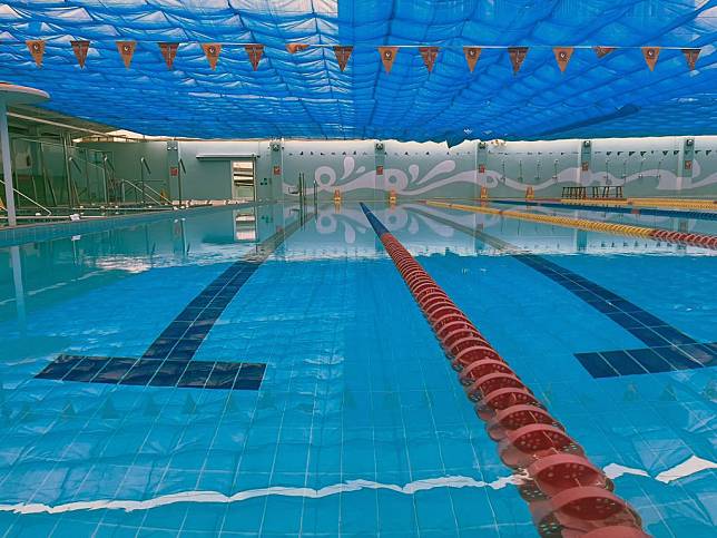 台東唯一冬季營運的縣立戶外泳池開放，讓民眾在寒冷的冬天仍有良好的運動體驗。（記者鄭錦晴攝）