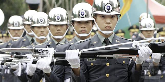 「中華民國陸軍」臉書發布春節影片。（擷取自中華民國陸軍臉書）