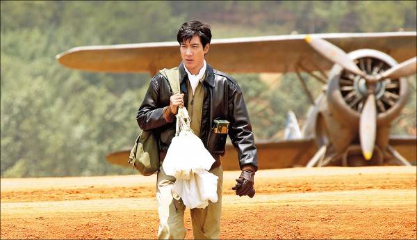 王力宏在電影《無問西東》詮釋為戰友犧牲的軍官，出色演技逼哭不少觀眾，獲得好評。(《無問西東》提供)