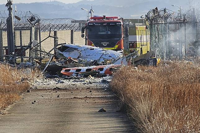 南韓濟州航空1架客機在29日發生意外，機上181人目前確認有62人死亡。（美聯社）