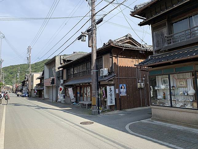隨著人口不斷萎縮使得農村社區人口流失，過去20年來日本廢棄空屋激增至將近400萬間。圖為日本伊勢村落街景。(Pixabay)