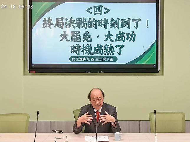 民進黨團總召柯建銘代表黨團發出「超甲級動員」，要求所有黨團成員全力投入支援對藍委大罷免。（圖：民進黨立法院黨團臉書直播）