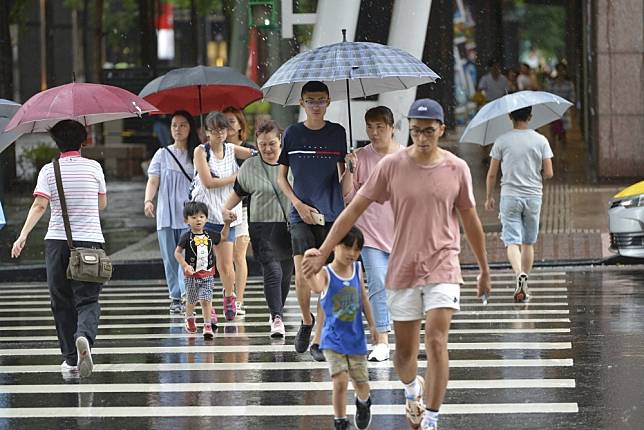 受東北季風影響，北部、東北部及東部今天（20日）有局部雨，有較大雨勢。（資料照片／李智為攝）