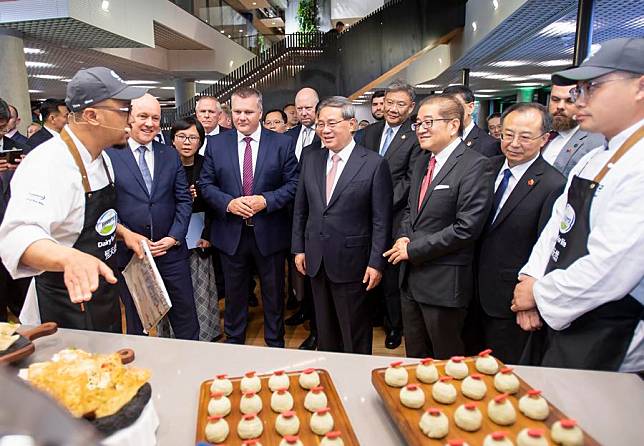 Chinese Premier Li Qiang visits the headquarters of New Zealand's dairy company Fonterra with New Zealand Prime Minister Christopher Luxon in Auckland, New Zealand, June 15, 2024. (Xinhua/Li Tao)