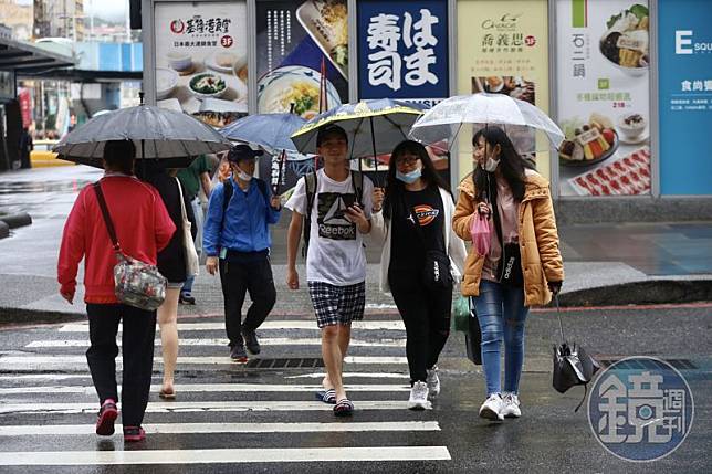 今日台灣附近水氣仍然豐沛，大氣環境不穩定。