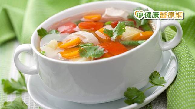 「常備抗癌蔬菜湯」最棒的優點在於取得方便，並使用隨處可見的蔬菜，就能攝取具有驚人作用的機能性成分「植化素」。