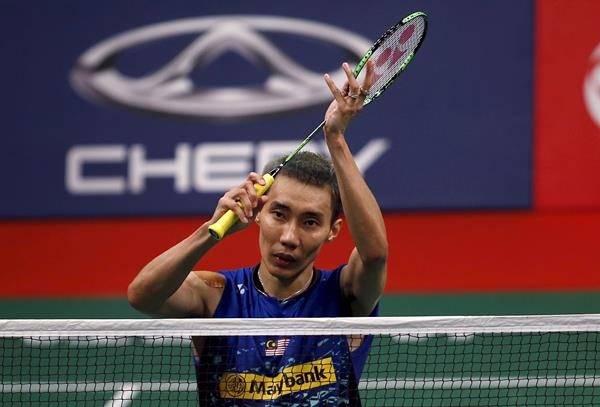 Malaysia's Lee Chong Wei celebrates after defeating Denmark's Jan O. Jorgensen after their men's semi-final badminton match at the BWF World Championship in Jakarta, Indonesia