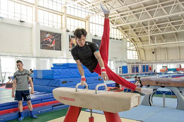 體操國手李智凱返鄉訓練，並與宜蘭縣體操選手進行技術交流。 （宜縣府提供）