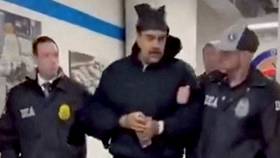 2026年1月3日，委內瑞拉總統馬杜洛遭美軍押送至美國緝毒局紐約分局，白宮在X平台官方帳號公開影片。路透社