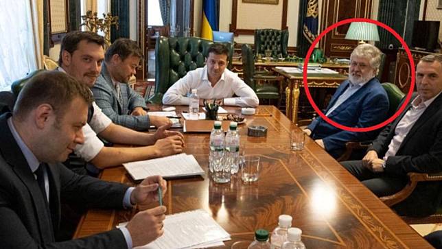 2019年9月10日，烏克蘭總統澤倫斯基（中）與政商會面，其中包含大力支持他競選的柯羅莫伊斯基（右二）。路透社