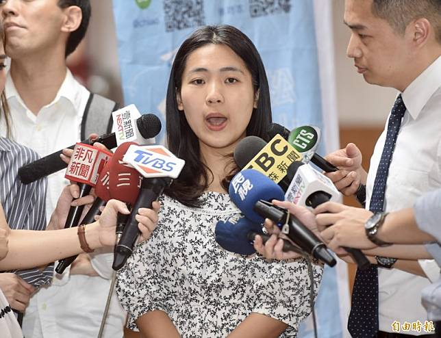徐巧芯(見圖)稱政府捐贈國際社會1000萬片口罩，是對台灣人不公平，但國民黨先前大力呼籲捐助中國的舊事被挖出。(資料照)