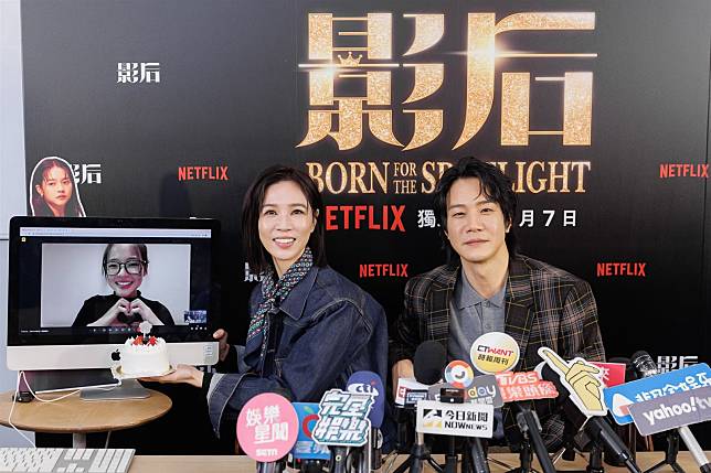 林廷憶（左）跨海連線與謝盈萱（中）、薛仕凌（右）合照。（Netflix提供）