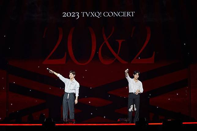 東方神起前天起一連2天在仁川INSPIRE AREANA舉行20周年演唱會，昌珉（左）自爆羞恥瞬間。翻攝東方神起IG