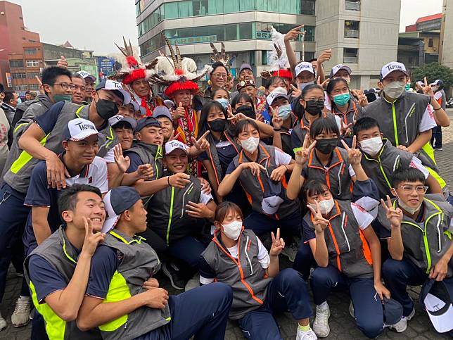 張善政下午出席112年全國原住民族運動會授旗典禮，期許桃園代表隊再創佳績。（圖：李明朝攝）