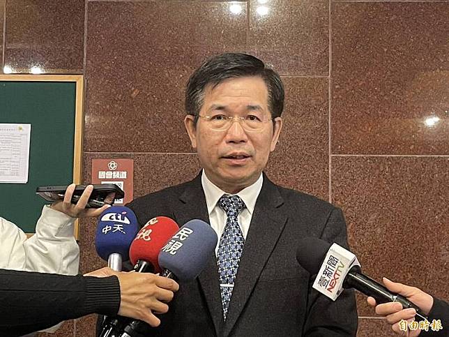 對於台北市發生學生暴力對待老師一事，教育部長潘文忠今受訪表達遺憾及關心。(記者林曉雲攝)