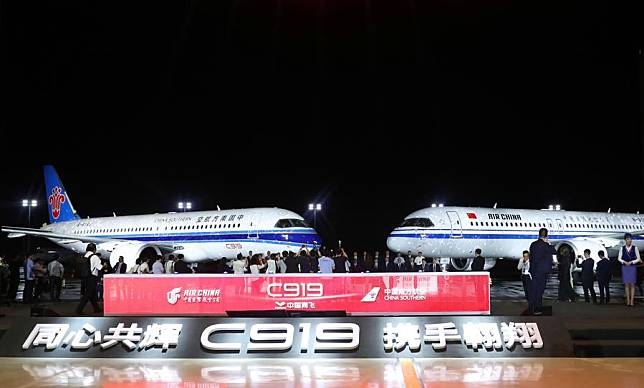 This photo shows a view of the delivery ceremony of China's large passenger aircraft C919 at a manufacturing center of Commercial Aircraft Corporation of China, Ltd. (COMAC) in Shanghai, east China, Aug. 28, 2024. (Xinhua/Fang Zhe)