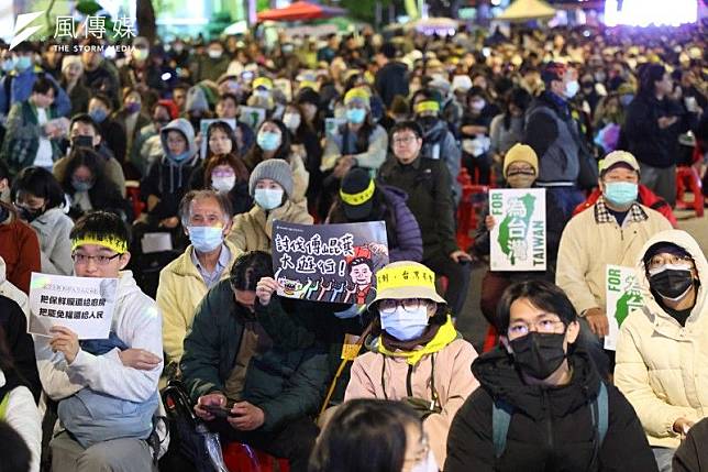 民進黨支持者20日於立院外進行「冬季青鳥在台北」集會活動。（資料照，顏麟宇攝）