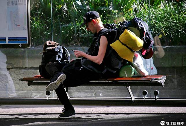 邊旅行邊賺旅費的窮遊模式在歐洲背包客之間非常盛行，但這項舉動在東南亞國家政府的眼中，是違法的乞討和黑工行為。圖為示意圖。 路透社/達志影像