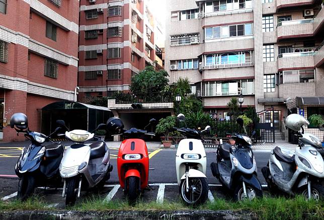 高雄湖內2名移工騎電動車酒駕遭法辦。（示意圖／shutterstock）