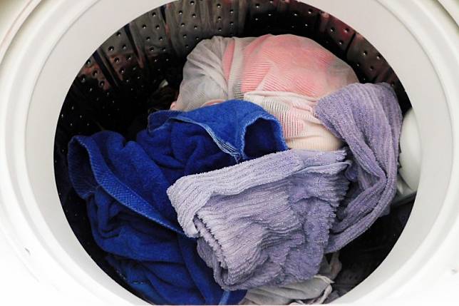 網友好奇詢問大家：家裡的洗衣機多久會請人清理一次？（示意圖／取自photo-AC）