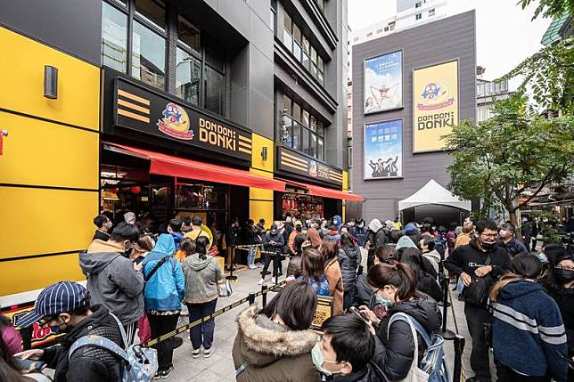 日本知名零售連鎖店唐吉訶德「DON DON DONKI」近日首度來台，首店進駐台北西門商圈，讓台灣民眾搶破頭朝聖。(DON DON DONKI提供)