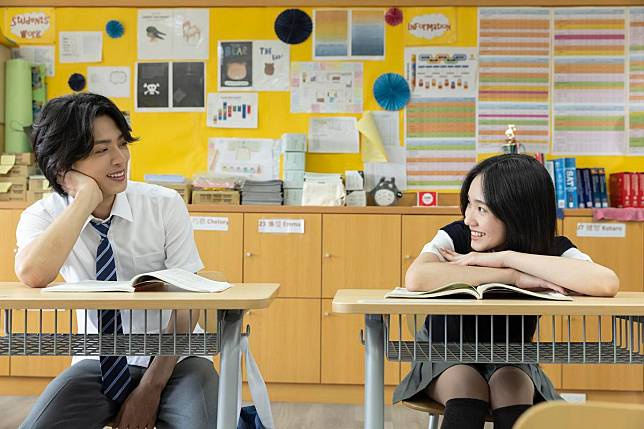 許韶恩和林裕城在〈他一定喜歡你〉MV詮釋校園青澀愛情，連小S都喊想回到高中時期。（相信音樂提供）