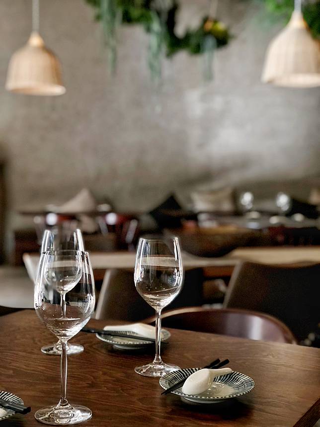 hechino做茶菜-大墩店被譽為是台中最時尚的深夜台菜餐酒館。(圖/ hechino做茶菜-大墩店)