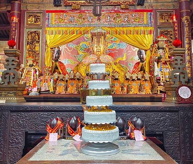 祀典大天后宮準備五層的蛋糕為天上聖母祝壽慶生。（祀典大天后宮提供）