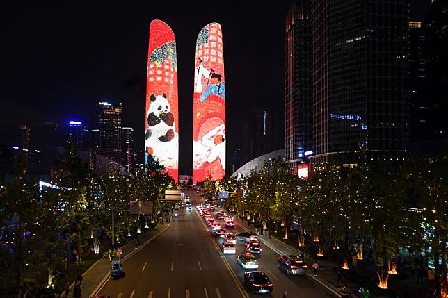 This photo shows a light show in Chengdu, capital of southwest China's Sichuan Province, Oct. 1, 2024. (Xinhua/Xu Bingjie)