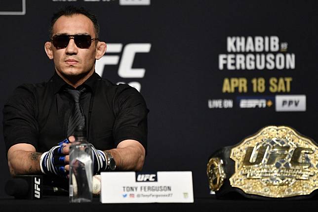 Tony Ferguson interacts with media during the UFC 249 press conference at T-Mobile Arena. Photos: Jeff Bottari/Zuffa LLC