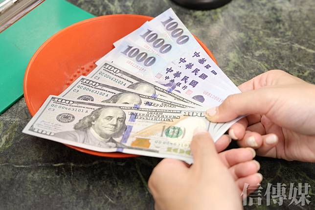 新台幣近日一路走強，一度逼近「2字頭」大關，新台幣兌美元23日一度觸及30元整數大關。（攝影／徐岳鋒）