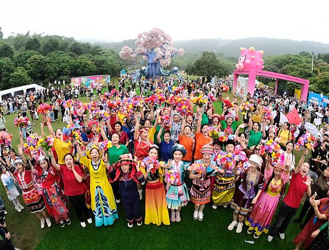 People pose for a group photo during a celebration of the Sanyuesan Festival in Nanning, capital of south China's Guangxi Zhuang Autonomous Region, April 11, 2024. (Xinhua/Zhou Hua)