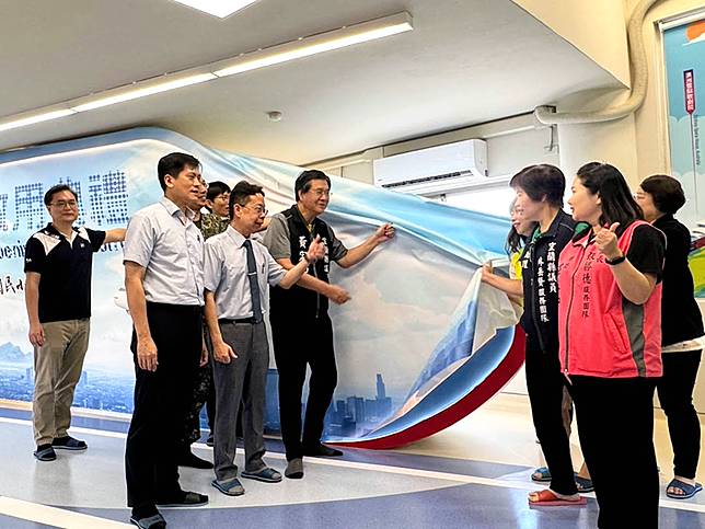 ✈️宜蘭南屏國小太狂！開一間「飛行教室」