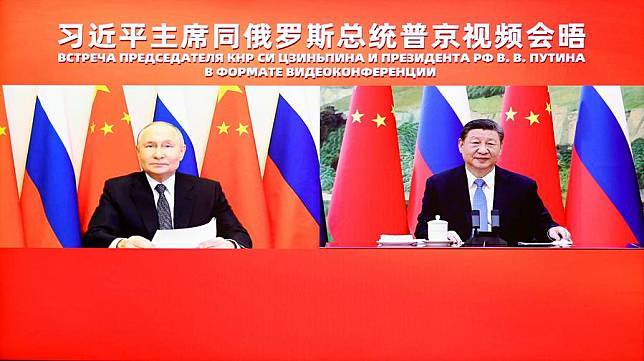 Chinese President Xi Jinping talks with Russian President Vladimir Putin via video meeting at the Great Hall of the People in Beijing, capital of China, Jan. 21, 2025. (Xinhua/Liu Bin)