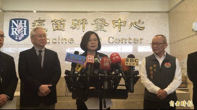 蔡英文表示，目前台灣僅零星個案，未符社區傳播要件。(記者鄭名翔攝)